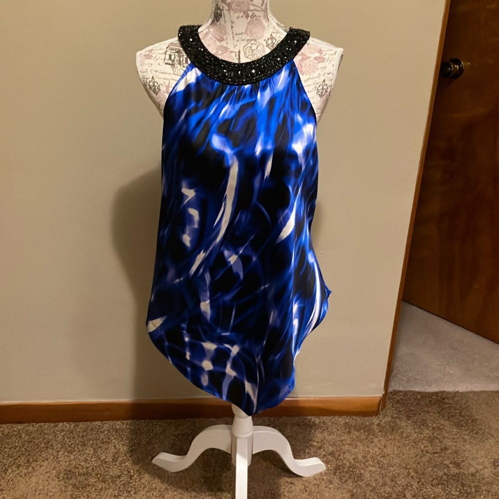 CACHE. FANCY SILK TOP WITH BLACK BEADING AROUND NECK. LARGE. RETAILS $118.  NWT